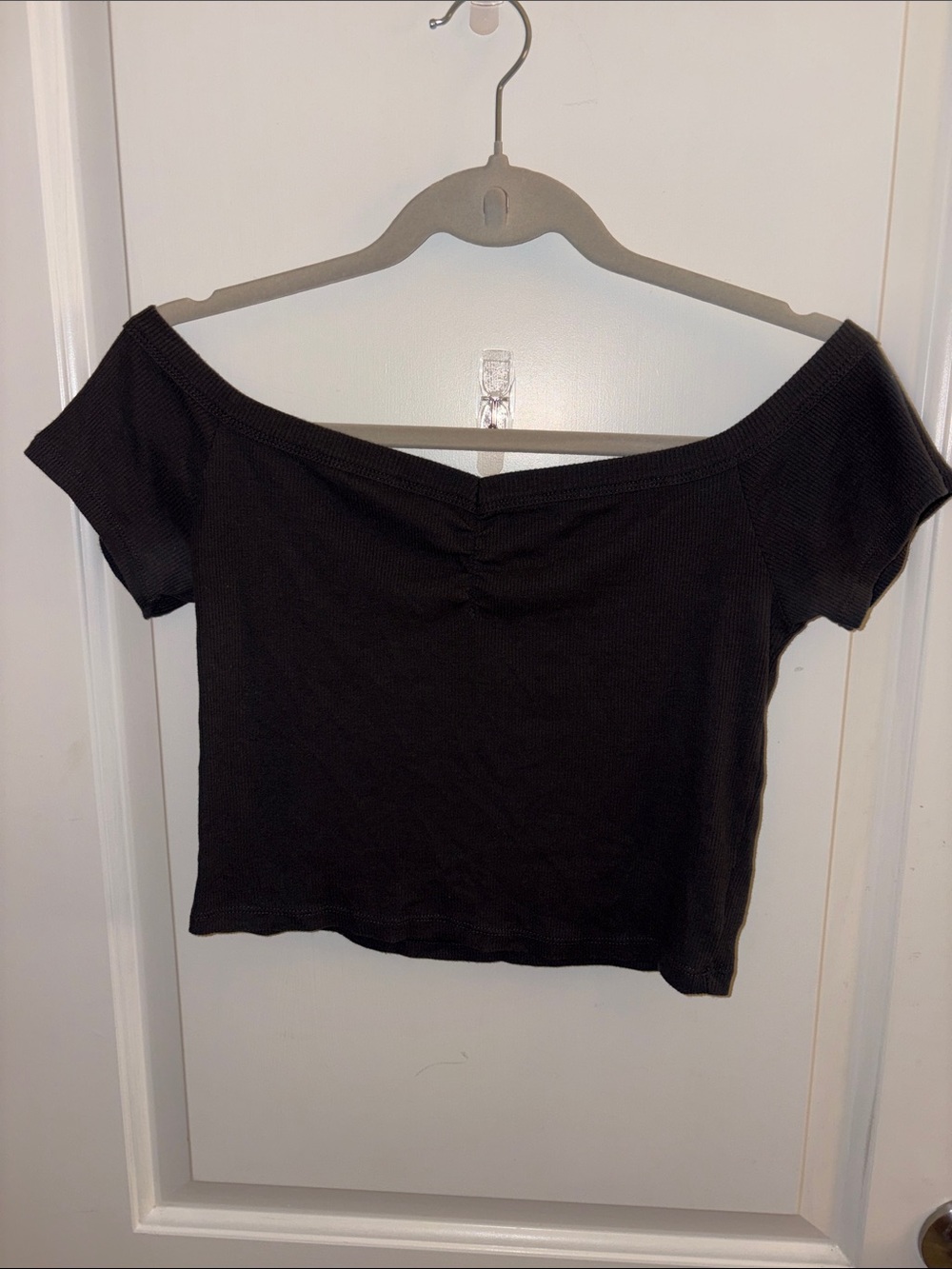American Eagle Outfitters Black Off-Shoulder Ribbed Crop Top